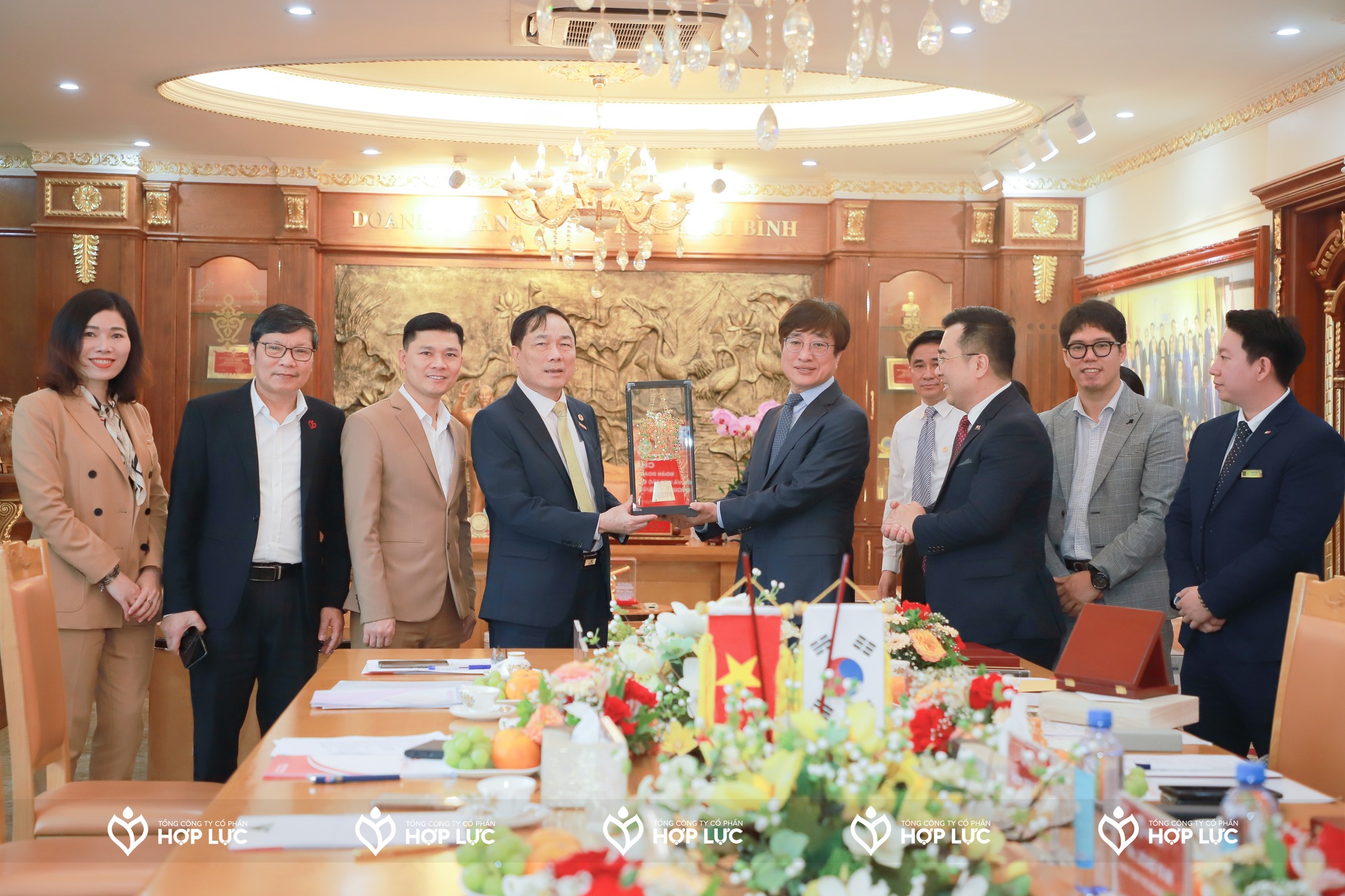 Đoàn doanh nghiệp Hàn Quốc đến thăm, làm việc cùng Tổng Công ty cổ phần Hợp Lực