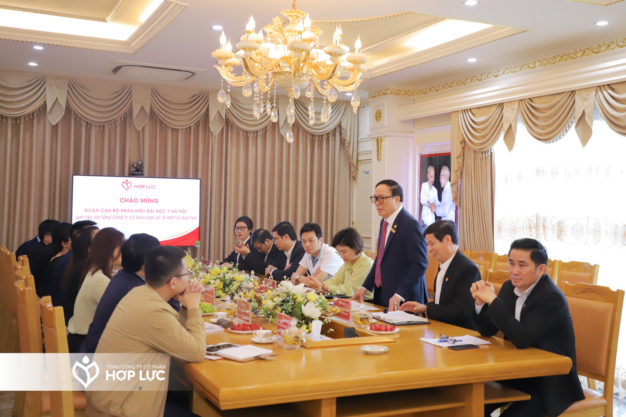 Đoàn công tác phân hiệu Đại học Y Hà Nội thăm và làm việc với Tổng Công ty