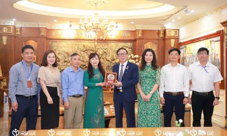 Leaders of the Party Committee of provincial agencies and enterprises visited and congratulated Vietnamese Teachers’ Day November 20