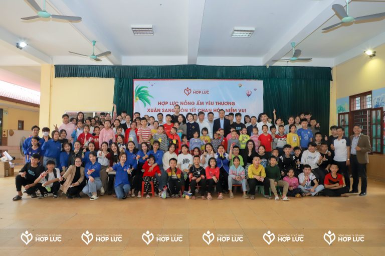 Hop Luc Joint Stock Company visited and gave gifts to children at Thanh Hoa SOS Children’s Village