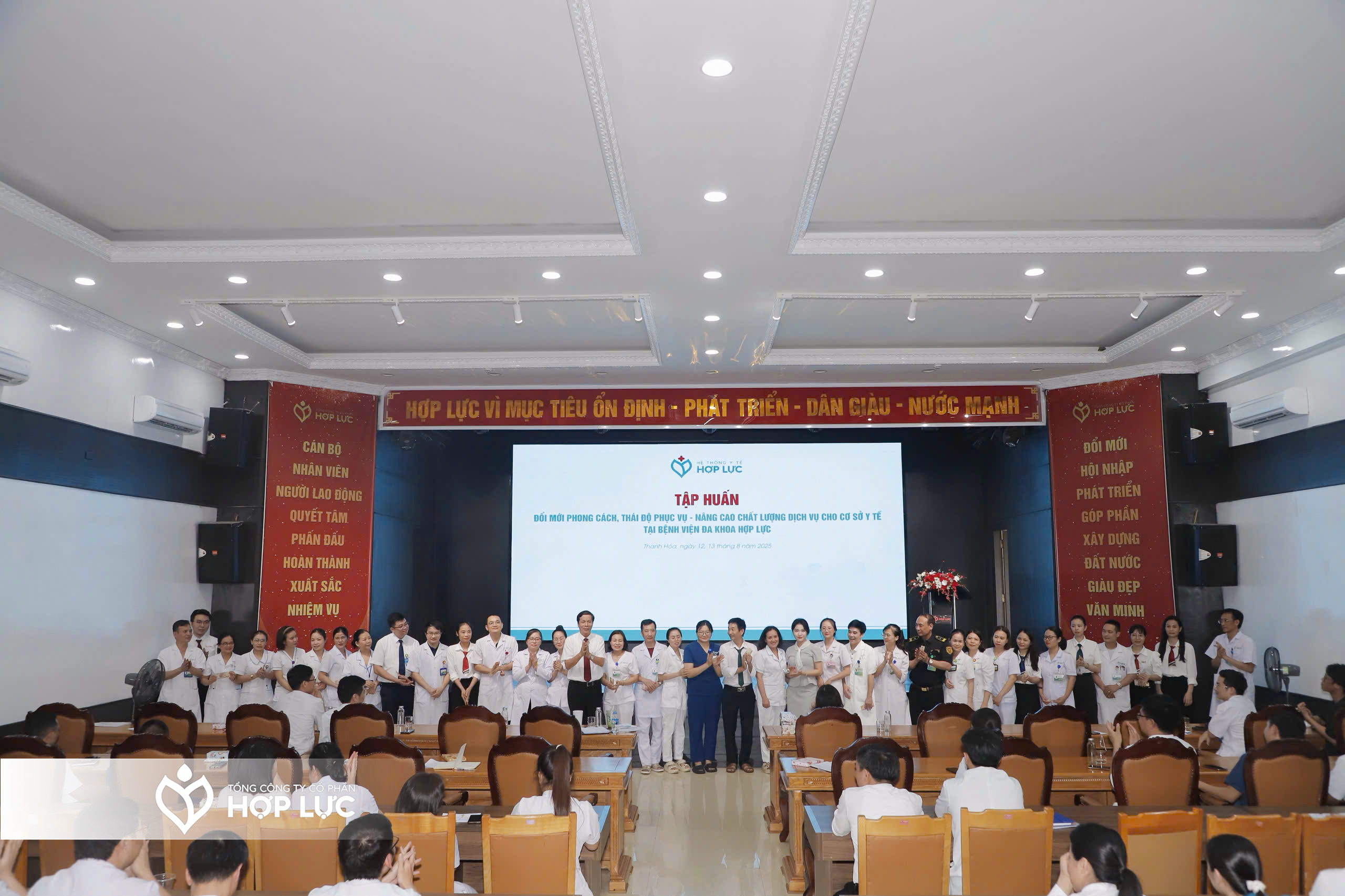 THAY ĐỔI PHONG CÁCH THÁI ĐỘ PHỤC VỤ NÂNG CAO CHẤT LƯỢNG DỊCH VỤ