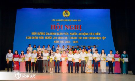 TS NGUYỄN BẢO UYÊN ĐƯỢC LIÊN ĐOÀN LAO ĐỘNG TỈNH THANH HÓA TRAO TẶNG GIẤY CHỨNG NHẬN “GIA ĐÌNH ĐOÀN VIÊN, NGƯỜI LAO ĐỘNG TIÊU BIỂU NĂM 2025”